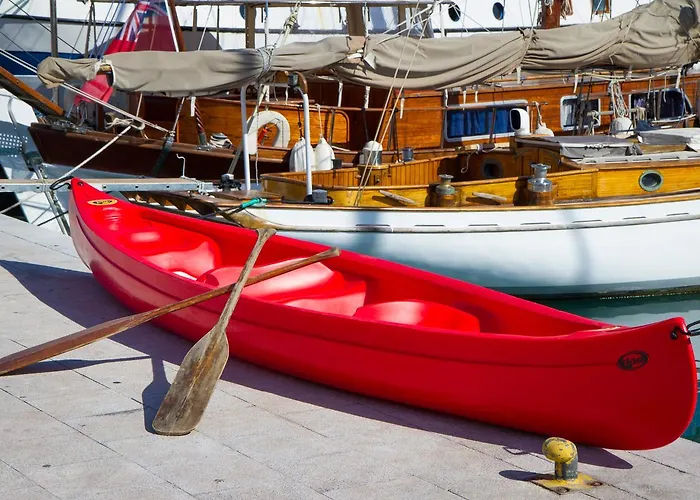 Ganimede Hotel, Hotel